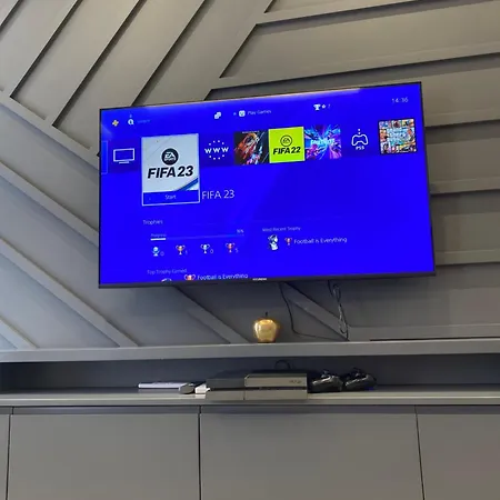 Guesthouse2 アパート ティラナ